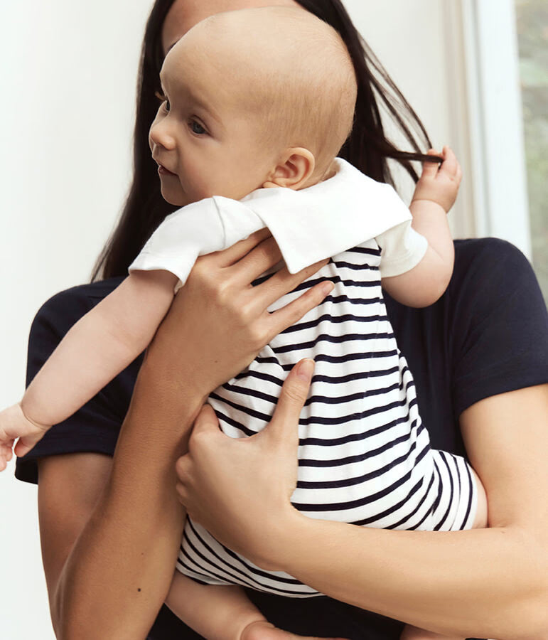 Combinaison courte bébé en coton rayée et col vareuse