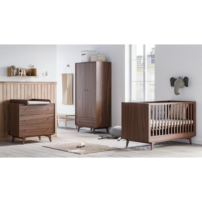 Chambre MID 2 - Noix: Lit 70x140 + commode + plan à langer + armoire