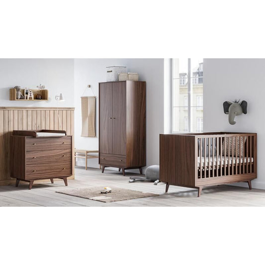Chambre MID 2 - Noix: Lit 70x140 + commode + plan à langer + armoire