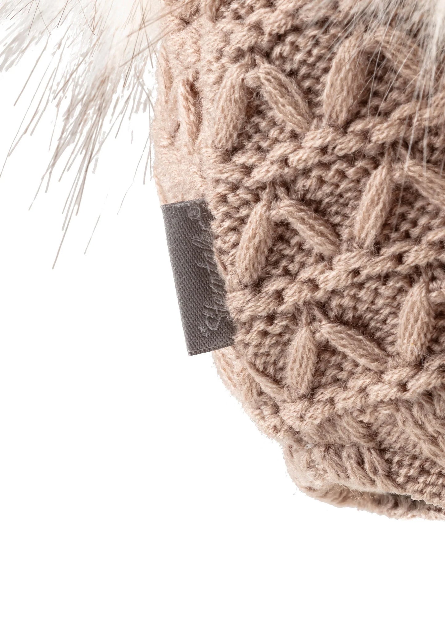 Bonnet tricoté avec deux pompons
