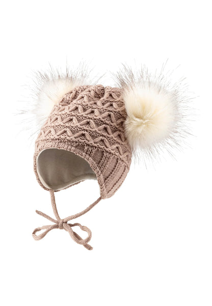 Bonnet tricoté avec deux pompons