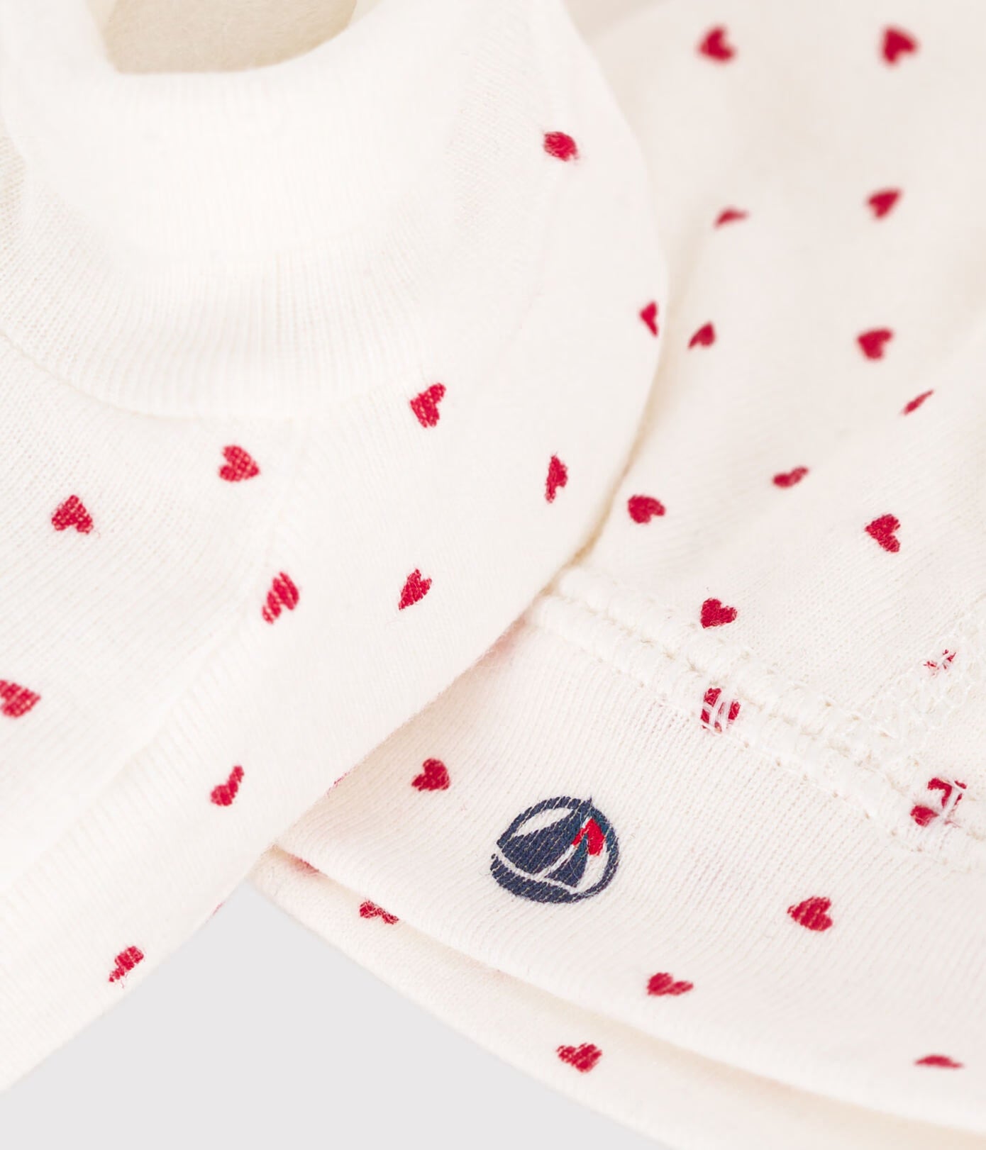 Lot de bonnet et chausson bébé en coton cœurs