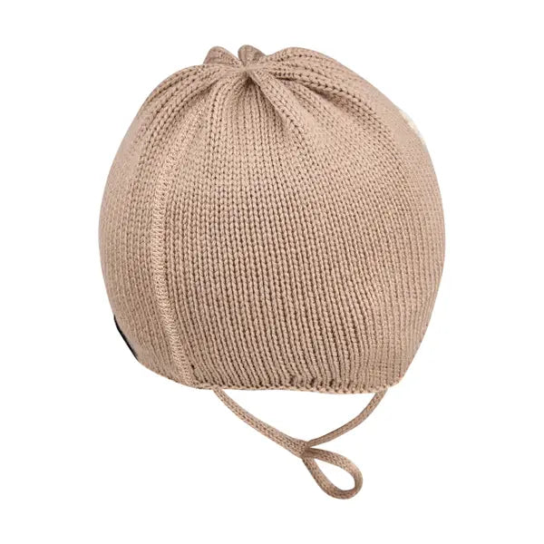 Bonnet tricoté avec motif d'ourson